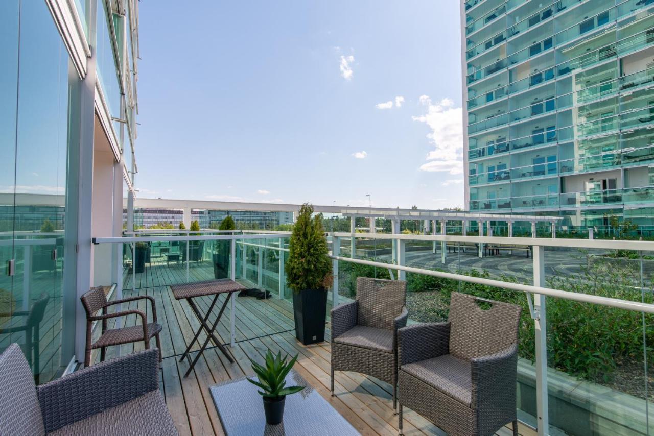 Starhomes Double Lux 10 Oulu Bagian luar foto